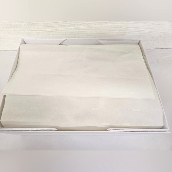Christian Dior Nesting Storage Box with Stuffing in White and Gold NWOT - Picture 10 of 13